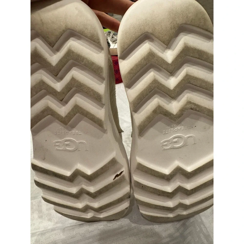 UGG Women's Platform Sneakers Cream Leather Chunky Lace Up Casual Shoes‎ Size 9